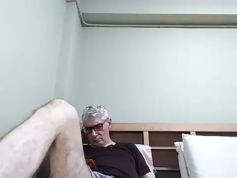 Snapshot of BIGUNCUTHARDCOCK chatting on December 2025 02:24:02 PM BIGUNCUTHARDCOCK online show from December 2025 02:24:02 PM