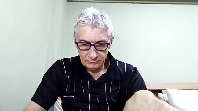 Snapshot of BIGUNCUTHARDCOCK chatting on December 2025 02:30:02 AM BIGUNCUTHARDCOCK online show from December 2025 02:30:02 AM