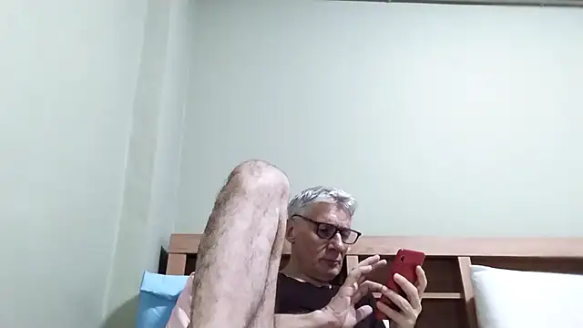 Snapshot of BIGUNCUTHARDCOCK chatting on December 2025 01:30:01 PM BIGUNCUTHARDCOCK online show from December 2025 01:30:01 PM