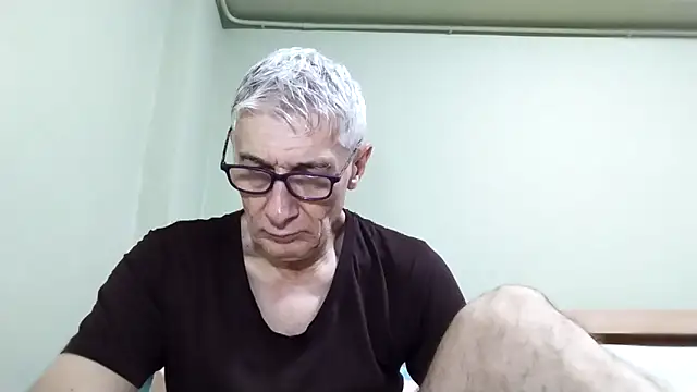 Snapshot of BIGUNCUTHARDCOCK chatting on December 2025 01:36:01 AM BIGUNCUTHARDCOCK online show from December 2025 01:36:01 AM