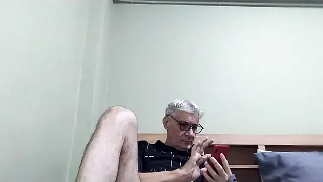 Snapshot of BIGUNCUTHARDCOCK chatting on January 2026 01:19:01 AM BIGUNCUTHARDCOCK online show from January 2026 01:19:01 AM