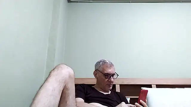 Snapshot of BIGUNCUTHARDCOCK chatting on January 2026 01:21:02 AM BIGUNCUTHARDCOCK online show from January 2026 01:21:02 AM