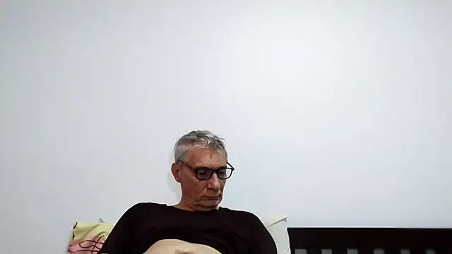 Snapshot of BIGUNCUTHARDCOCK chatting on February 2026 01:54:02 AM BIGUNCUTHARDCOCK online show from February 2026 01:54:02 AM