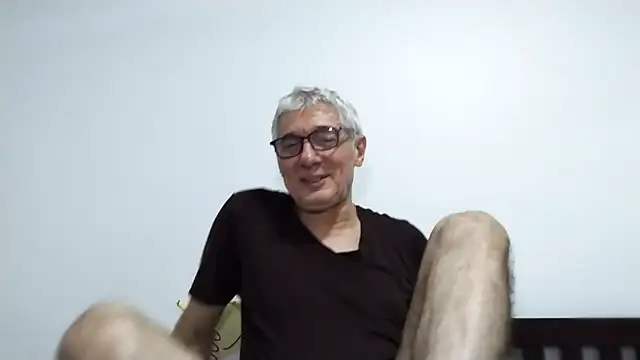 Snapshot of BIGUNCUTHARDCOCK chatting on February 2026 02:04:02 PM BIGUNCUTHARDCOCK online show from February 2026 02:04:02 PM