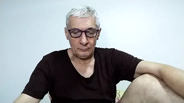 Snapshot of BIGUNCUTHARDCOCK chatting on February 2026 01:34:02 PM BIGUNCUTHARDCOCK online show from February 2026 01:34:02 PM