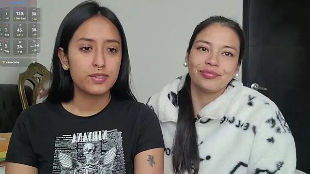 2SummerLove1 online show from December 2024 01:16:02 PM