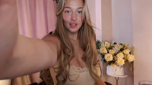 Snapshot of Milk_Bunny chatting on February 2025 08:06:01 AM Milk Bunny online show from February 2025 08:06:01 AM