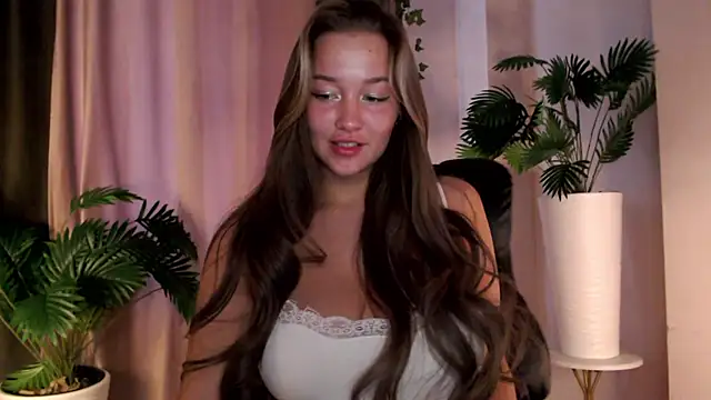 Snapshot of Milk_Bunny chatting on February 2025 09:42:02 AM Milk Bunny online show from February 2025 09:42:02 AM