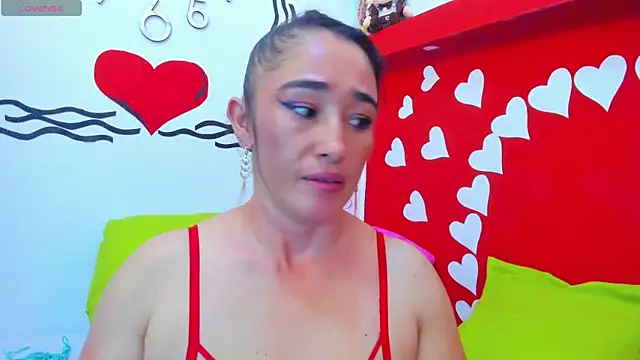 Snapshot of charlotte-11 chatting on March 2025 09:13:01 PM charlotte-11 online show from March 2025 09:13:01 PM