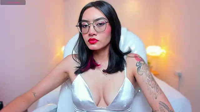 AzuraKindong online show from March 2026 07:17:01 PM