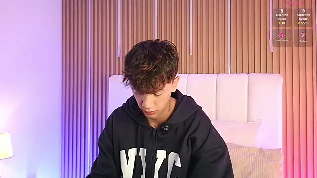 Tomy Rox online show from April 2026 07:44:01 PM