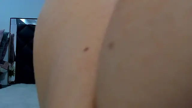 Snapshot of Sara_Thompsoon chatting on December 2024 12:17:01 PM Sara Thompsoon online show from December 2024 12:17:01 PM