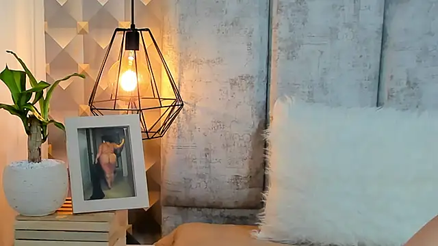 Snapshot of Sara_Thompsoon chatting on February 2026 12:08:02 PM Sara Thompsoon online show from February 2026 12:08:02 PM