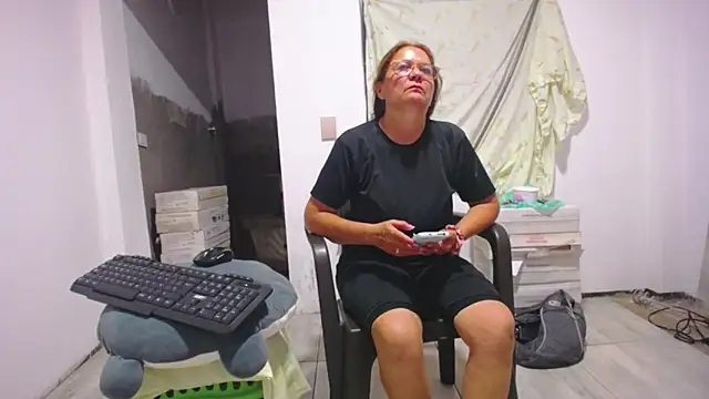 Snapshot of Stepmom_slut_50 chatting on February 2025 11:53:02 PM Stepmom slut 50 online show from February 2025 11:53:02 PM