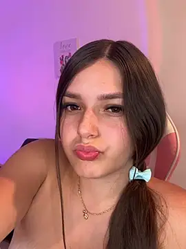 Estrellaa19 online show from June 2026 09:16:01 PM