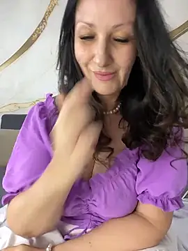 Snapshot of Katie-n chatting on May 2026 06:42:02 AM Katie-n online show from May 2026 06:42:02 AM