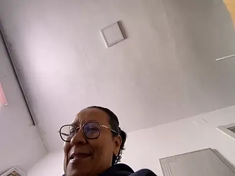 Snapshot of sweeviolet chatting on September 2025 03:15:01 PM sweeviolet online show from September 2025 03:15:01 PM