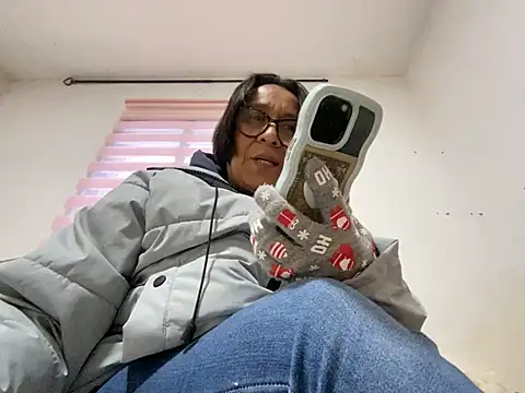 Snapshot of sweeviolet chatting on February 2026 04:55:01 PM sweeviolet online show from February 2026 04:55:01 PM