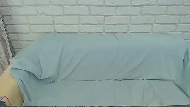 Crazyy girl  online show from December 2024 01:24:02 PM