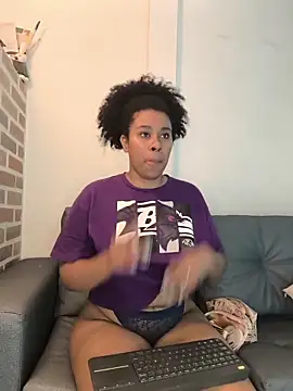 Snapshot of EmmilyBrant chatting on February 2026 12:20:01 PM EmmilyBrant online show from February 2026 12:20:01 PM