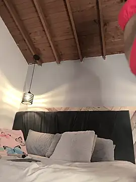 Snapshot of EmmilyBrant chatting on February 2026 12:39:01 AM EmmilyBrant online show from February 2026 12:39:01 AM