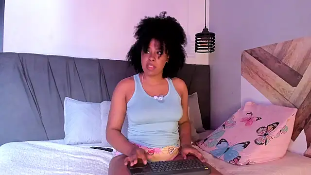 Snapshot of EmmilyBrant chatting on February 2026 01:11:01 PM EmmilyBrant online show from February 2026 01:11:01 PM