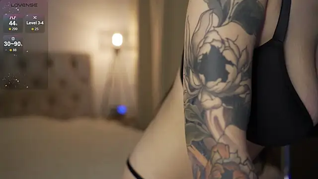 Snapshot of LindaWarners chatting on October 2025 01:33:02 AM LindaWarners online show from October 2025 01:33:02 AM