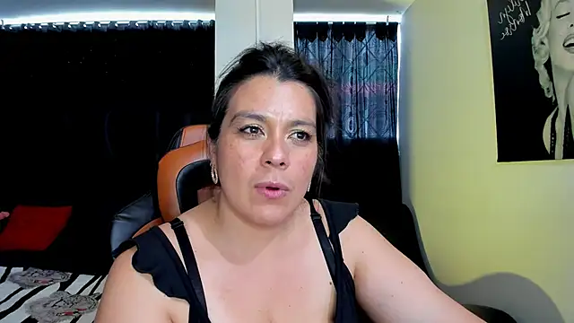 Snapshot of martina_foxy_ chatting on February 2025 06:40:02 PM martina foxy online show from February 2025 06:40:02 PM