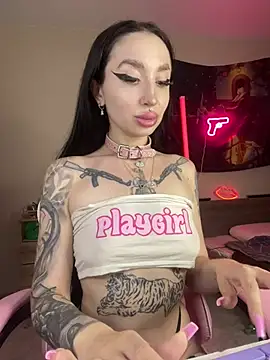 Snapshot of Molly__Moon chatting on June 2026 03:19:02 AM Molly Moon online show from June 2026 03:19:02 AM
