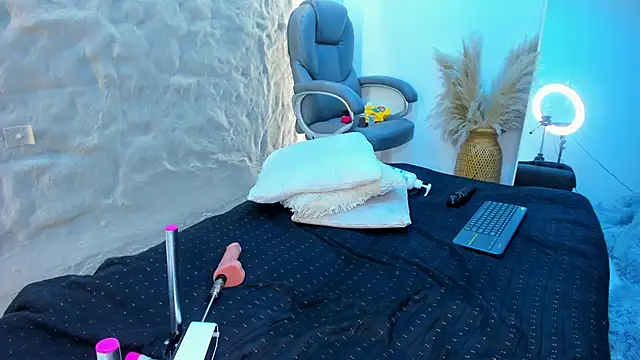 Isa  Blanc online show from February 2025 09:20:01 AM