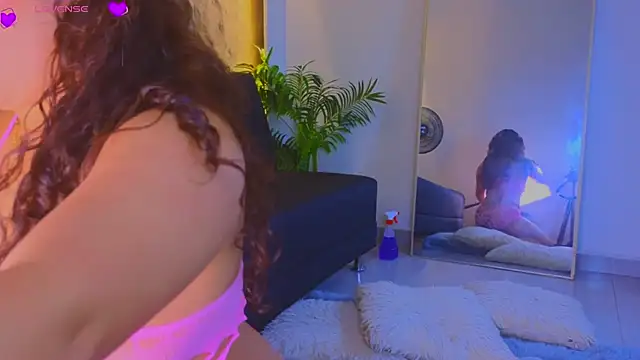 Snapshot of Isa__Blanc chatting on February 2026 02:39:02 AM Isa Blanc online show from February 2026 02:39:02 AM