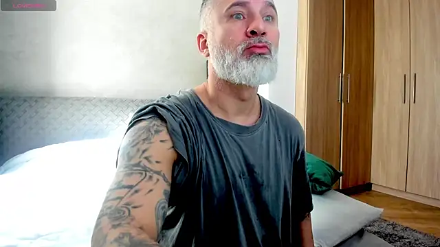 Snapshot of BlowMyXXL chatting on March 2025 08:43:01 AM BlowMyXXL online show from March 2025 08:43:01 AM