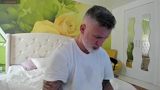 BlowMyXXL online show from April 2026 07:14:01 AM