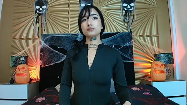 emmily keller19 online show from October 2025 01:35:02 PM