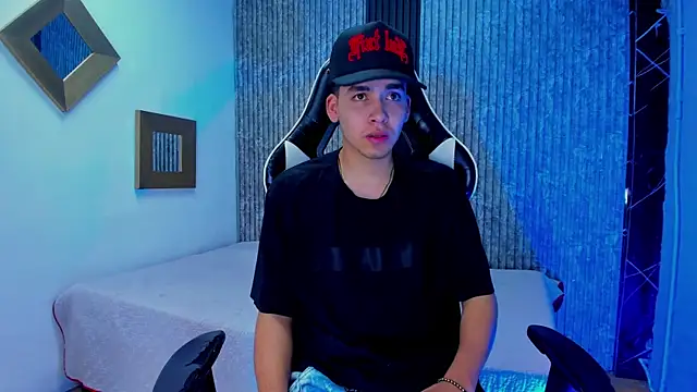 Mike 0233  online show from December 2025 04:22:01 AM