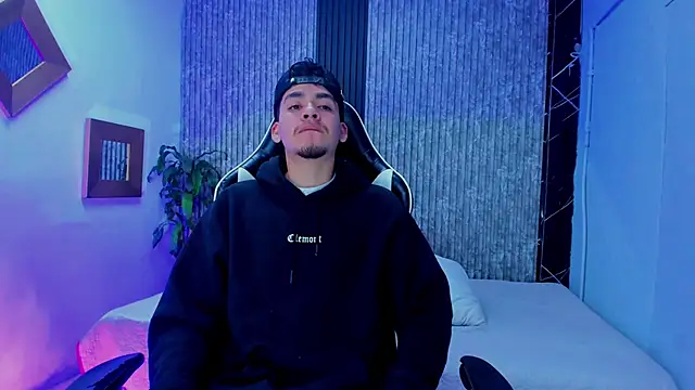 Mike 0233  online show from January 2026 04:05:02 AM