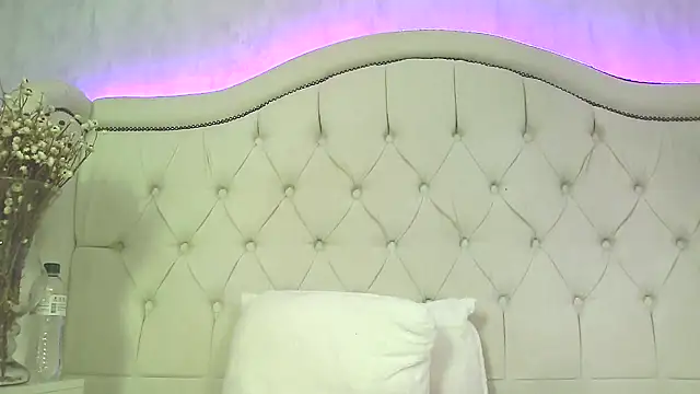 Snapshot of carolinesampaio chatting on November 2025 11:18:02 AM carolinesampaio online show from November 2025 11:18:02 AM