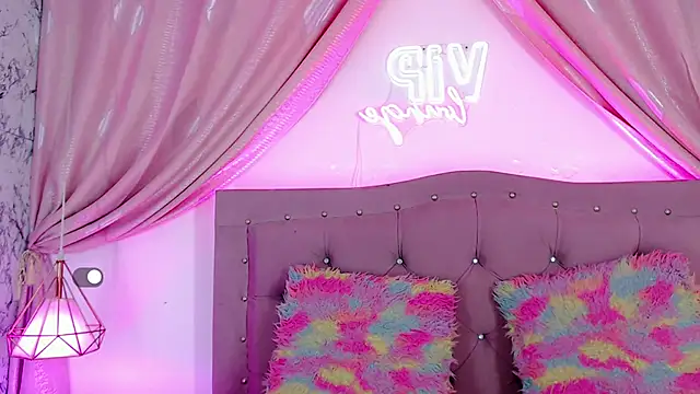 Snapshot of SexyJuliii21 chatting on December 2024 02:37:02 AM SexyJuliii21 online show from December 2024 02:37:02 AM