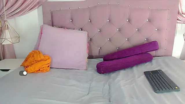 Snapshot of SexyJuliii21 chatting on December 2024 03:33:02 AM SexyJuliii21 online show from December 2024 03:33:02 AM