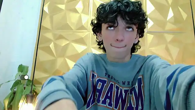 Snapshot of SexyJuliii21 chatting on February 2025 02:45:01 AM SexyJuliii21 online show from February 2025 02:45:01 AM