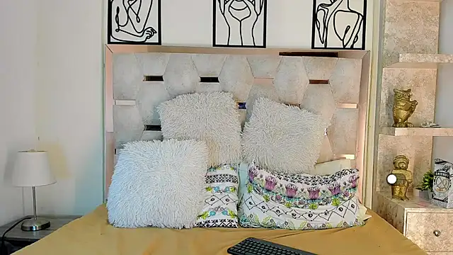 Snapshot of SexyJuliii21 chatting on October 2025 10:58:02 AM SexyJuliii21 online show from October 2025 10:58:02 AM