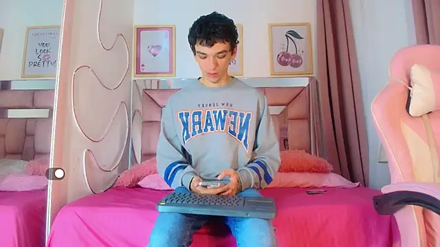 Snapshot of SexyJuliii21 chatting on November 2025 10:21:02 PM SexyJuliii21 online show from November 2025 10:21:02 PM