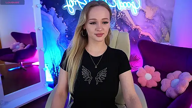 Snapshot of LylaYeess chatting on July 2026 01:03:01 PM LylaYeess online show from July 2026 01:03:01 PM