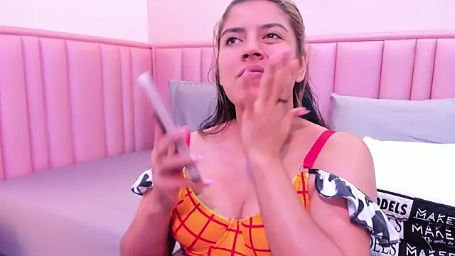 taylor cupper online show from November 2025 12:27:01 AM