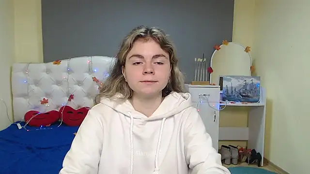 TinaRedly online show from November 2025 06:30:02 PM