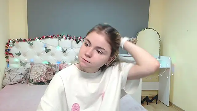 TinaRedly online show from February 2026 06:39:01 PM