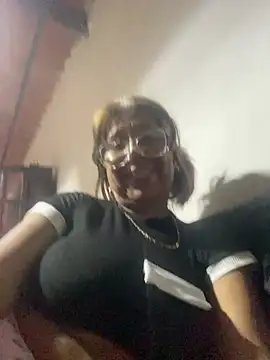 Snapshot of SWEET_LOVER01 chatting on May 2026 03:45:02 AM SWEET LOVER01 online show from May 2026 03:45:02 AM