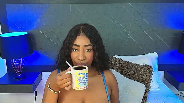 Snapshot of charlottebrowns_ chatting on February 2025 01:46:01 PM charlottebrowns  online show from February 2025 01:46:01 PM