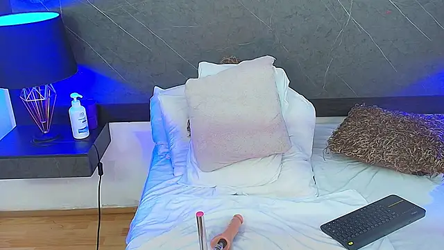 Snapshot of charlottebrowns_ chatting on February 2025 06:46:02 PM charlottebrowns  online show from February 2025 06:46:02 PM