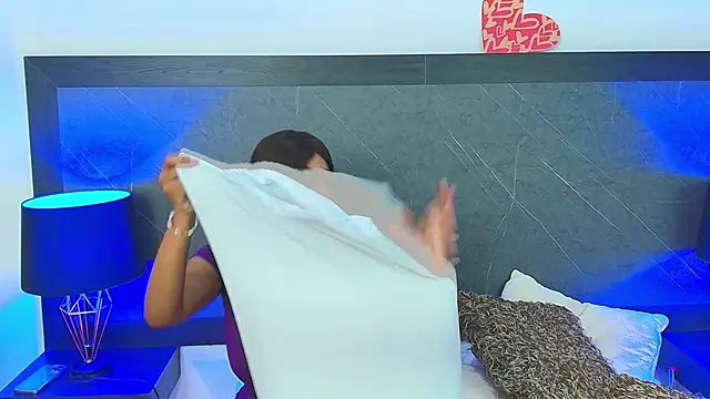 Snapshot of charlottebrowns_ chatting on February 2025 12:06:02 PM charlottebrowns  online show from February 2025 12:06:02 PM